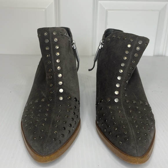 1. State Loka Women’s Sz 7 Suede Studded Ankle Bootie Almond Toe Block Heel Gray - Picture 2 of 9